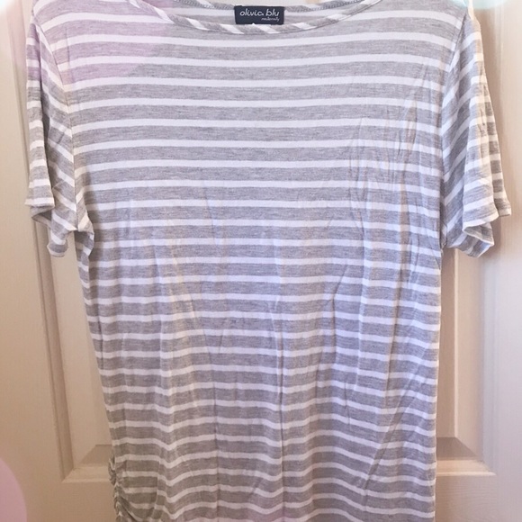 Olivia Blu Gray/White Top! - Picture 2 of 4